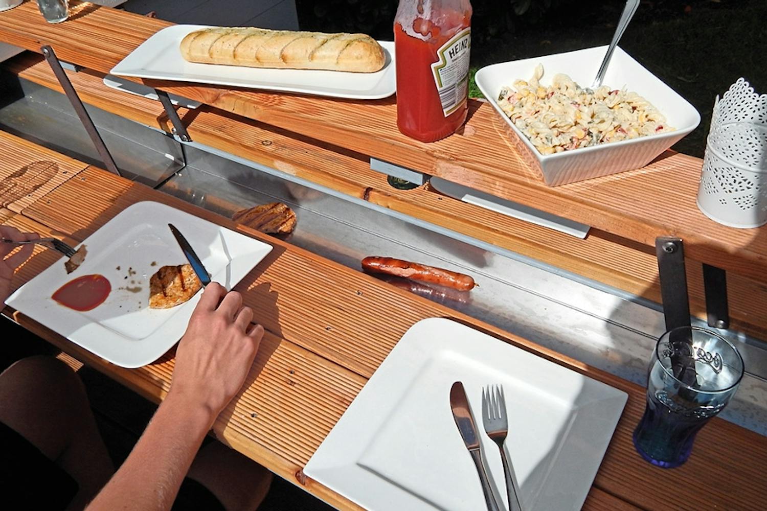 Grillikatos: Makkaraliukumäki Grillikatos: Makkaraliukumäki